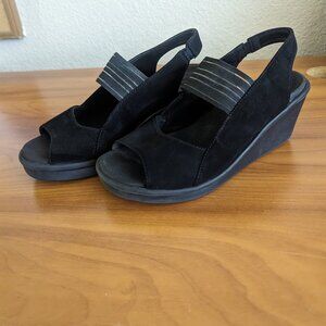 Sketchers luxe foam wedge sandals size 8